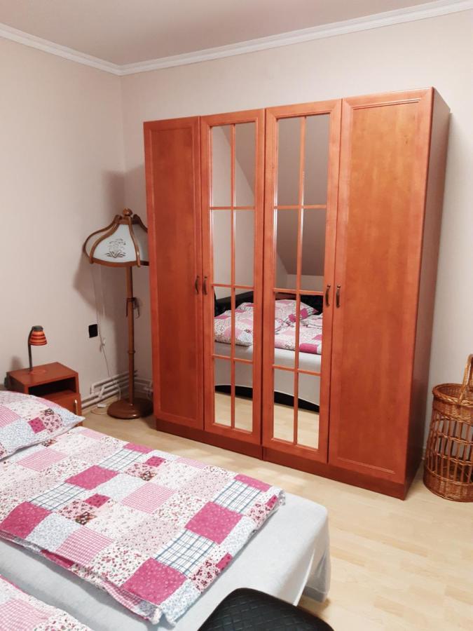 Boglárka Apartman Gyula Exterior foto