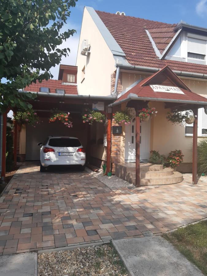 Boglárka Apartman Gyula Exterior foto