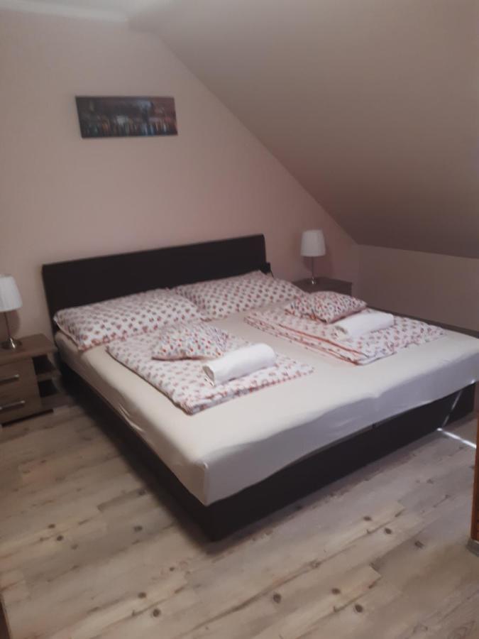 Boglárka Apartman Gyula Exterior foto