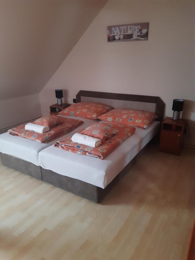Boglárka Apartman Gyula Exterior foto