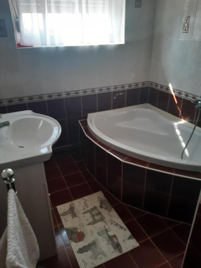 Boglárka Apartman Gyula Exterior foto